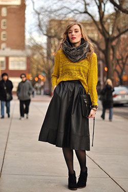 Falda midi outfit de invierno, Ropa de invierno: trajes de invierno,  Atuendos Con Botas,  Falda de tubo,  Falda de cuero  