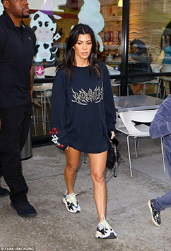 Kourtney Kardashian, camiseta oversize de mujer: KrisJenner,  scott disick,  kourtney kardashian,  Traje de camiseta  