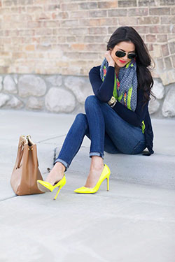 Outfit con zapatillas amarillas, High-heeled shoe: Zapato de tacón alto,  Pantalones ajustados,  talla pequeña,  Trajes Con Tacones  