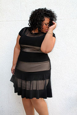 Consigue este look modelo de moda, Little black dress: traje de talla grande,  Fotografía de moda,  Modelo de talla grande  