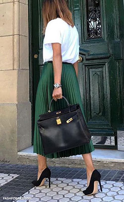 Outfit con falda plisada verde, Ropa casual: Informal de negocios,  Trajes De Falda,  Estilo callejero,  Atuendos Informales,  Falda plisada  