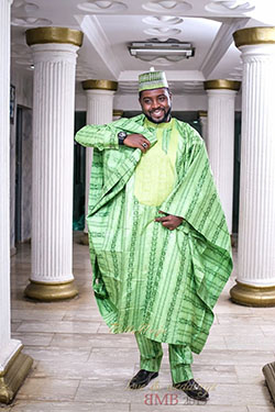 Hombres de traje verde nigeriano, vestido africano: vestidos africanos,  camarones asos,  pueblo hausa,  vestidos nigerianos  