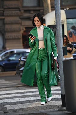 Outfits con pantalón verde, gabardina, manga campana: gabardina,  Estilo callejero,  Trajes De Pantalón Verde  