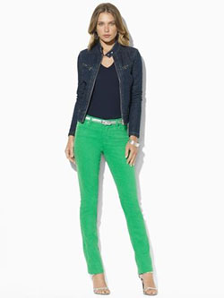Outfits con pantalones verdes, modelo de moda: modelo,  Trajes De Pantalón Verde  