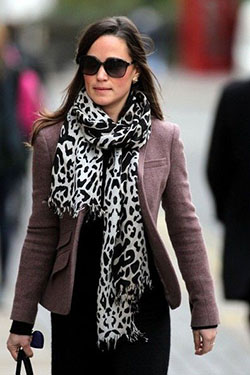 Bufanda linda y agradable de pippa middleton, bufanda con estampado de leopardo: Huella animal,  trajes de invierno,  Pippa Middleton  