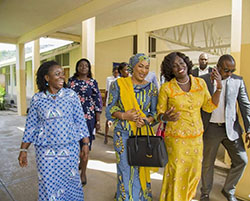 Colecciones de Akosombo International School, Samira Bawumia: paño kente,  Estilos Kaba,  samira bawumia,  Mahamudu Bawumia,  alma mater  