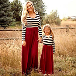 Mamá e hija vestidos de manga larga.: vestido de bola,  Trajes a juego,  Trajes de pareja a juego  