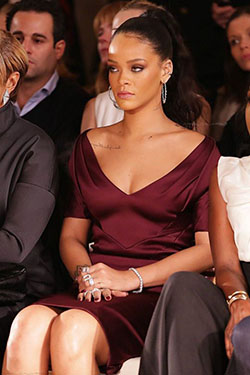Primera fila de la semana de la moda de Rihanna: Desfile de moda,  Semana de la Moda,  Nueva York,  Alta costura,  Fotos calientes de Rihanna  