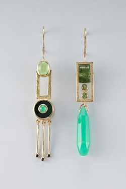 Pendientes de flores Pendientes asimétricos, diseño de joyas,: Pendientes,  Accesorio de moda,  Diseño de joyas  