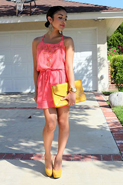 Traje rosa y zapatos amarillos.: vestidos de coctel,  Zapato de tacón alto,  Accesorio de moda,  Zapatos amarillos  