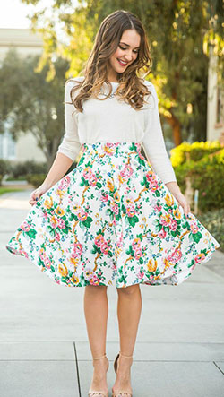 Vestidos cortos con faldas floreadas: Zapato de tacón alto,  Trajes De Falda,  Diseño floral,  Tacón de aguja,  falda de flores,  Semana de la Moda  