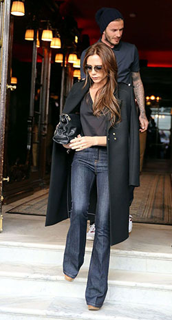 Elección del estilo bootcut de jean de hoy, Victoria Beckham: Vaqueros anchos,  Pantalones ajustados,  Victoria Beckham,  moda victoriana,  Jeans con corte de bota,  Moda fresca  