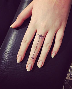 Gran tatuaje de dedo, dedo meñique: Ideas de tatuajes  