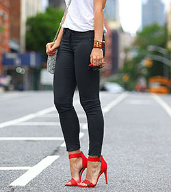 Pantalón negro zapatos rojos mujer: Zapato de tacón alto,  Trajes De Zapatos Rojos  