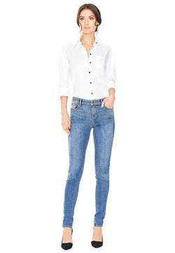Blue Jeans White Top Outfit para ropa casual en verano: traje de mezclilla azul,  Pantalones ajustados  