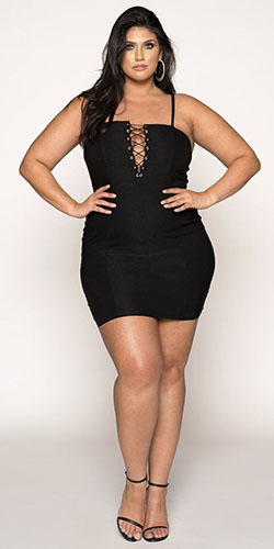 Simplemente hermosa modelo, pequeño vestido negro: traje de talla grande,  Vestido de noche,  correa de espagueti,  Modelo de talla grande,  vestido largo,  Nadia Abouhosn,  vestido negro  