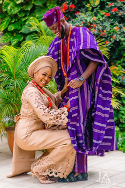 Pareja de compromiso tradicional nigeriana, pueblo yoruba: Fotografía de boda,  vestidos nigerianos  