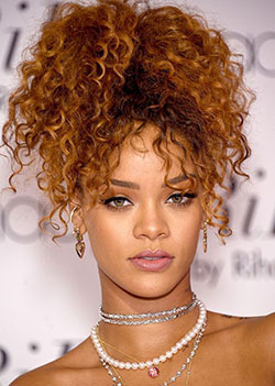 Guapo peinado de rihanna, peinados de chicas lindas: Peluca de encaje,  Cabello corto,  Los mejores looks de Rihanna  