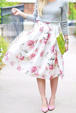 Trajes blancos florales con faldas de talle alto: Trajes De Falda,  Atuendos Informales,  Trajes Florales  
