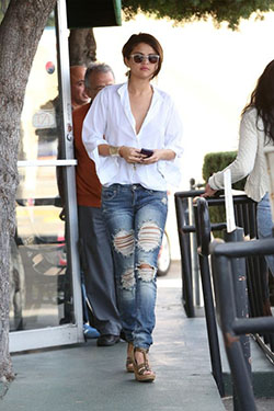 Jeans skinny desgastados selena gomez: Atuendos Informales,  Pantalones rasgados,  Pantalones ajustados,  Selena Gomez  