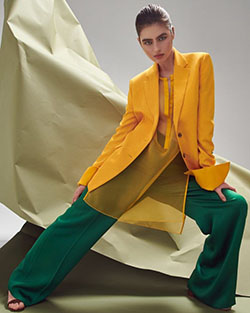 Outfits con pantalones verdes, Anna Ewers, editora de moda: Fotografía de moda,  valentina zelyaeva,  Trajes De Pantalón Verde  