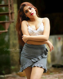 Outfit para probar la modelo de moda, Ana Cheri: modelo,  Sesión de fotos,  soy mensual,  Purbasha Das  