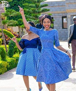Ideas brillantes para el vestido shweshwe, estampados de cera africanos: vestidos africanos,  Vestido de la dama de honor,  camarones asos,  Atuendos De Seshoeshoe  