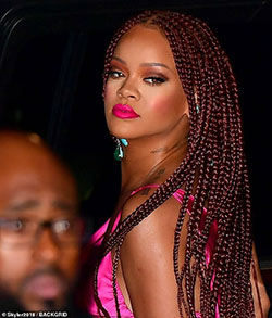 Trenzas de rihanna realmente espectaculares, Fenty Beauty: trenzas de caja,  Belleza Fenty,  Los mejores looks de Rihanna  