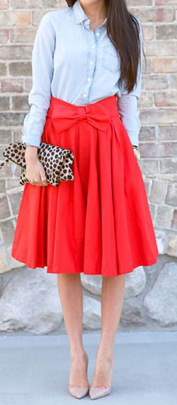 Outfits con falda midi roja, Ropa casual: Falda de tubo,  Trajes De Falda,  Semana de la Moda,  Atuendos Informales  