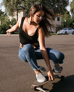 Outfit niña skater con vans cuadros: Zapatos deportivos,  trajes de furgonetas,  Zapatilla plimsoll  