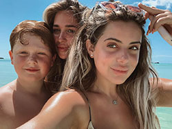 Echa un vistazo a la impresionante selfie de vacaciones, Kim Zolciak-Biermann: Modelos calientes de Instagram,  Kim Zolciak-Biermann,  ariana biermann  