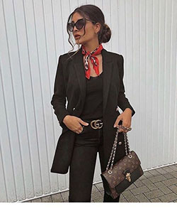 Blazer negro con bufanda, Ropa casual: trajes de negocios  