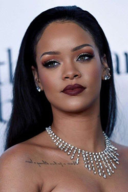 Estos son destacados maquillaje de rihanna, maquillaje facial.: Sombra,  Maquilladora,  Belleza Fenty,  maquillaje facial,  Los mejores looks de Rihanna  