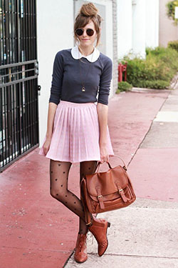 Falda rosa con medias, bota de moda.: Atuendos Con Botas,  Trajes De Falda  