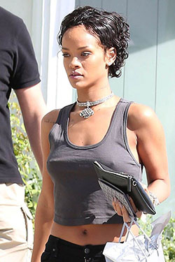 Rihanna pelo corto y rizado, Pelo corto: Kanye West,  Cabello corto,  peinado mohicano,  Fotos calientes de Rihanna  
