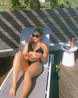 Bikini piernas de sastre Courtney, S. Medias: Modelos calientes de Instagram  