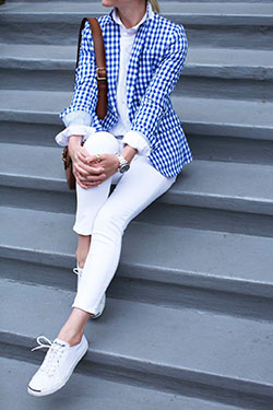 Converse blanco outfit de oficina, Ropa casual: Zapatos deportivos,  Atuendos Informales,  Trajes De Zapatos Planos  