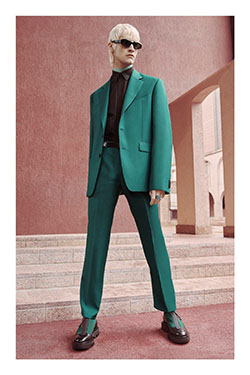 Outfits Con Pantalones Verdes, Clare Waight Keller, Desfile De Moda: Desfile de moda,  Artículos de lujo,  Accesorio de moda,  Trajes De Pantalón Verde  