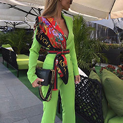PaÃ±uelos de moda 2019 en la cabeza: Trajes De Pantalón Verde  