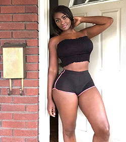 chica negra caliente: Atuendos con curvas para chica negra,  Trajes de malo,  peinados africanos,  Instagram de chicas negras,  chicas negras calientes  