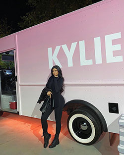 Diseños atractivos para Kylie Jenner, Kylie Cosmetics: 