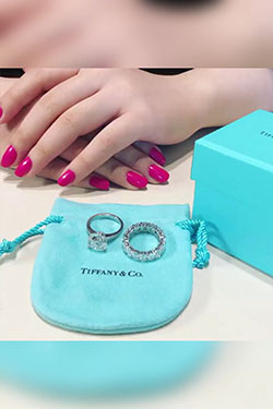 Anillos de boda con estilo, Tiffany & Co., Anillo de compromiso: Esmalte de uñas,  Arte de uñas,  Anillo de bodas,  Anillo de compromiso,  Corte de diamante  