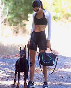 Casual Athleisure Outfits For Women, Dog Breed y Dog Walking: Kendall Jenner,  Trajes Deportivos,  Raza canina,  Traje de gimnasio  
