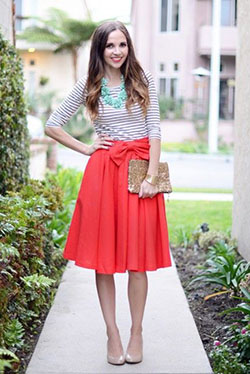 falda roja y top blanco: Trajes De Falda,  azul marino  