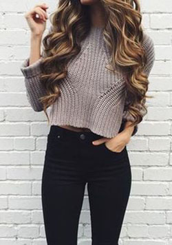 Cropped Sweaters Outfits, White knit sweater y Casual wear: top corto,  Pantalones ajustados,  Atuendos Informales,  Atuendo De Suéteres,  suéter  