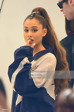 Ariana grande grandes sean: Ariana Grande,  Los atuendos de Ariana Grande,  pete davidson  