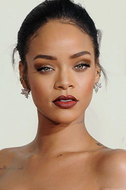 Ideas gloriosas para looks de maquillaje de rihanna, Fenty Beauty: Sombra,  Maquilladora,  Belleza Fenty,  maquillaje facial,  Los mejores looks de Rihanna  