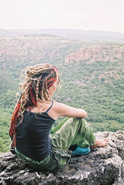 Dreadlock chica blanco y negro Bohemia Peinado: Pelo castaño,  corte pixie,  Bob Marley,  Ideas de peinado,  pelo negro  