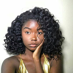 Mira el impresionante cabello negro, el movimiento natural del cabello.: Peluca de encaje,  Ideas para teñir el cabello,  rizo jheri,  Mujeres negras,  El pelo en capas,  pelo negro  