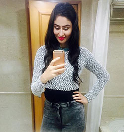 Selfie en el espejo de Sabby Suri: Sabby Suri Instagram  